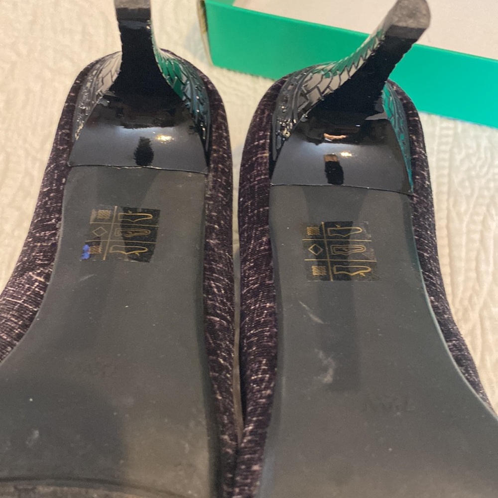 Shoes - Picture 5 of 10
